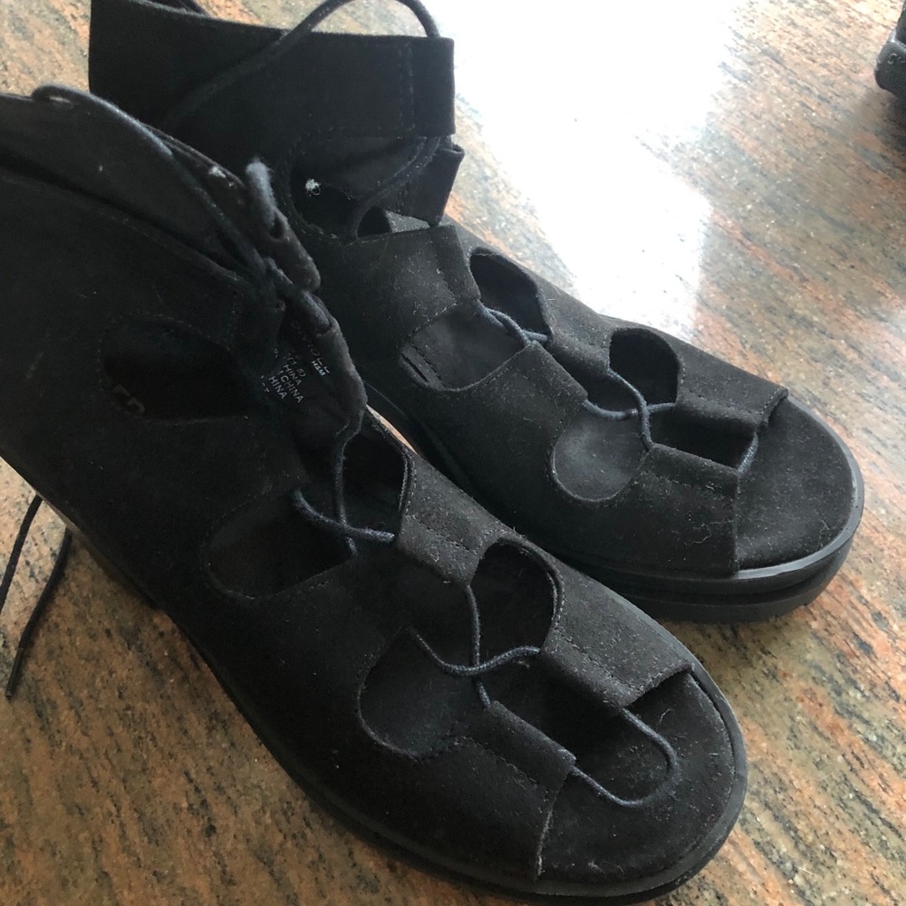 Shoes - Picture 2 of 5